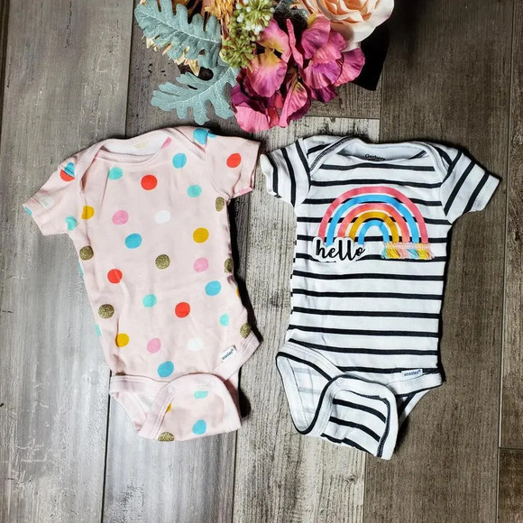 Gerber Colorful Baby Girl Newborn Onesie Bundle NB Organic Cotton - Picture 1 of 10